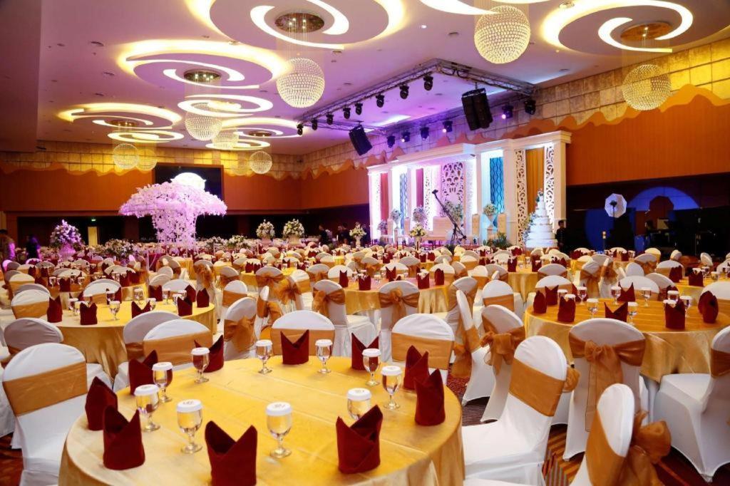 Golden Tulip Galaxy Hotel Banjarmasin Exterior foto