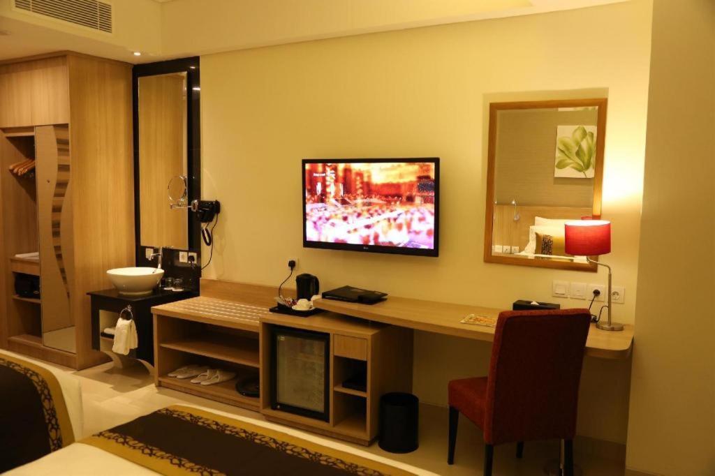 Golden Tulip Galaxy Hotel Banjarmasin Exterior foto