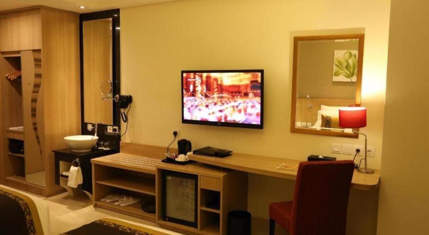 Golden Tulip Galaxy Hotel Banjarmasin Exterior foto