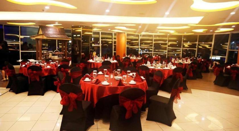 Golden Tulip Galaxy Hotel Banjarmasin Exterior foto
