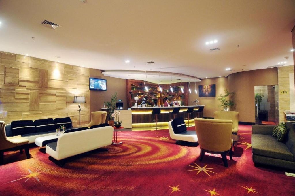 Golden Tulip Galaxy Hotel Banjarmasin Exterior foto