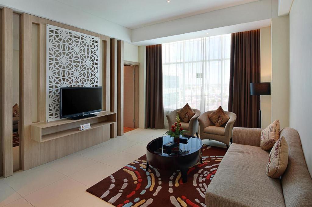 Golden Tulip Galaxy Hotel Banjarmasin Exterior foto