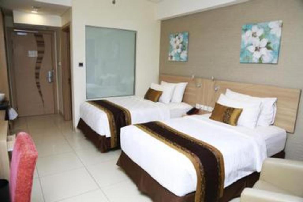 Golden Tulip Galaxy Hotel Banjarmasin Exterior foto