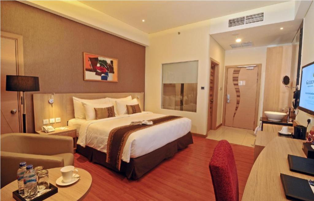 Golden Tulip Galaxy Hotel Banjarmasin Exterior foto