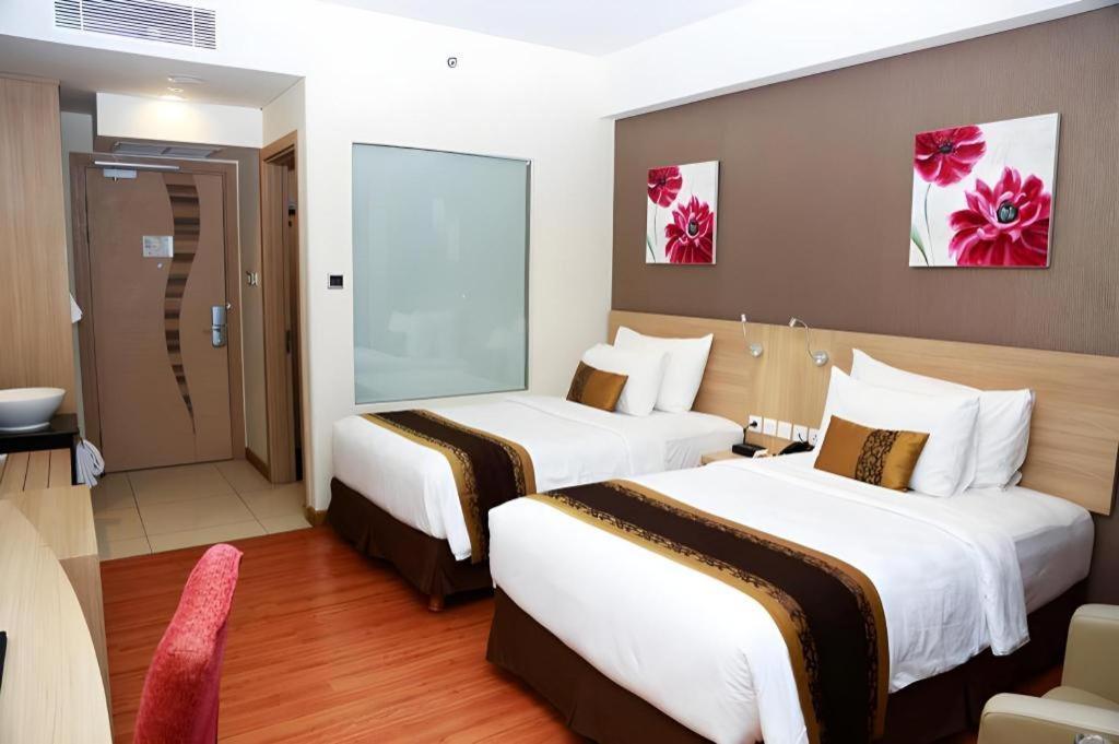 Golden Tulip Galaxy Hotel Banjarmasin Exterior foto