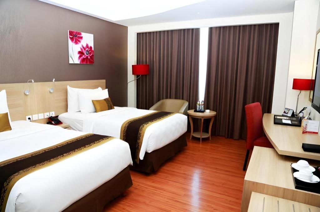 Golden Tulip Galaxy Hotel Banjarmasin Exterior foto