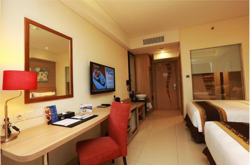 Golden Tulip Galaxy Hotel Banjarmasin Exterior foto