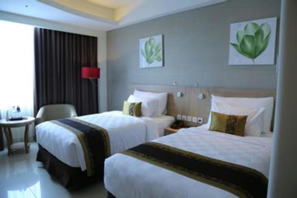 Golden Tulip Galaxy Hotel Banjarmasin Exterior foto