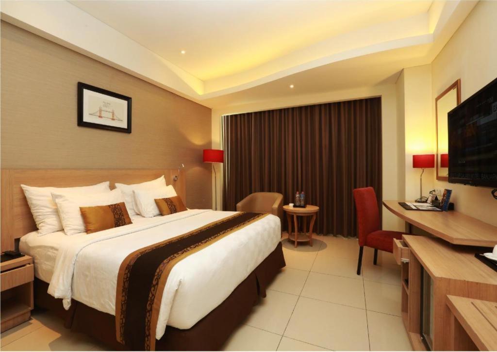 Golden Tulip Galaxy Hotel Banjarmasin Exterior foto
