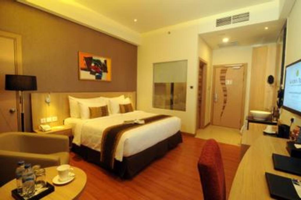 Golden Tulip Galaxy Hotel Banjarmasin Exterior foto
