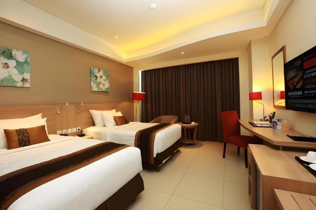 Golden Tulip Galaxy Hotel Banjarmasin Exterior foto