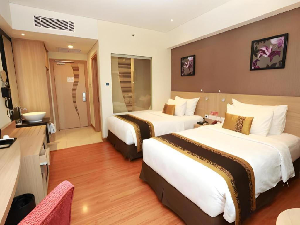Golden Tulip Galaxy Hotel Banjarmasin Exterior foto