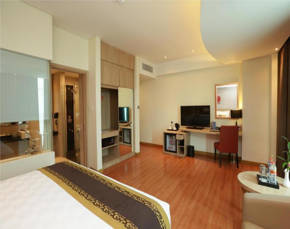 Golden Tulip Galaxy Hotel Banjarmasin Exterior foto