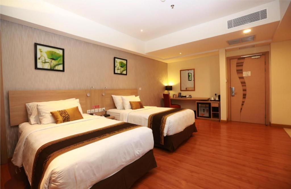 Golden Tulip Galaxy Hotel Banjarmasin Exterior foto