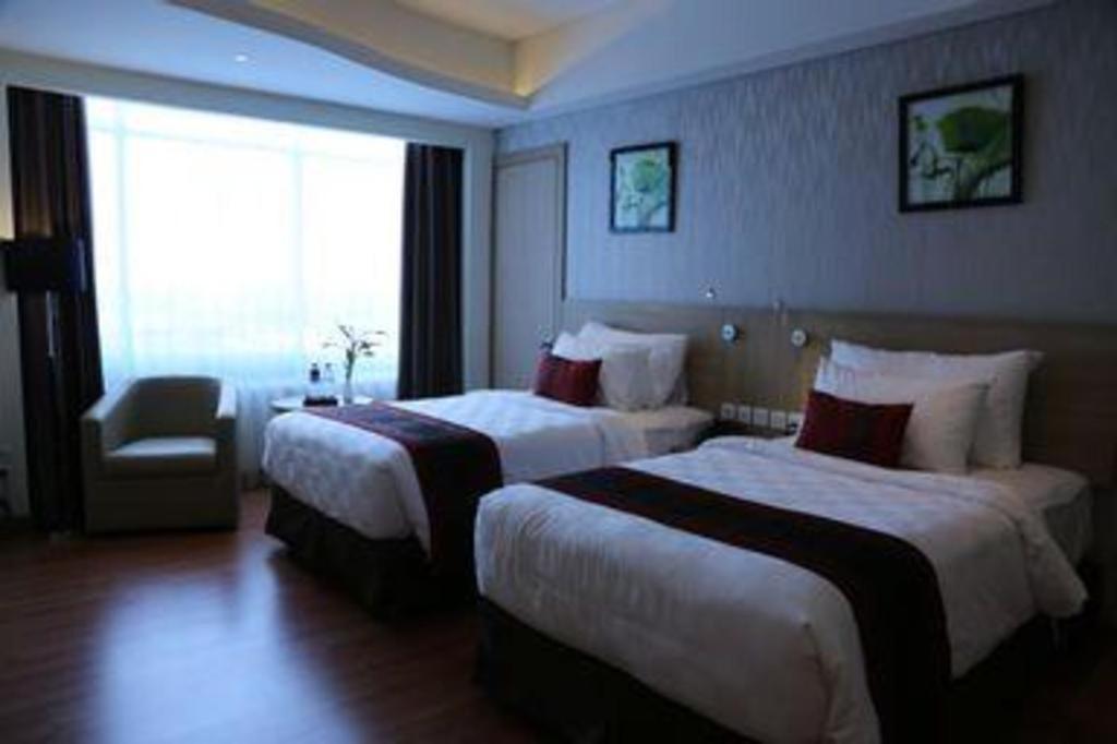 Golden Tulip Galaxy Hotel Banjarmasin Exterior foto