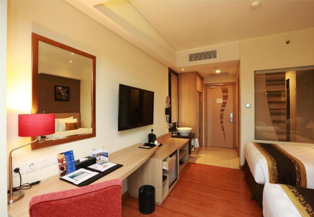 Golden Tulip Galaxy Hotel Banjarmasin Exterior foto