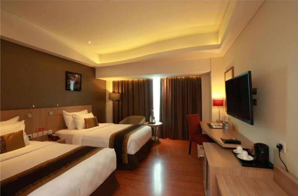 Golden Tulip Galaxy Hotel Banjarmasin Exterior foto