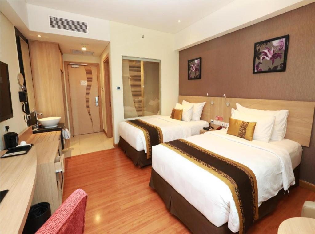 Golden Tulip Galaxy Hotel Banjarmasin Exterior foto